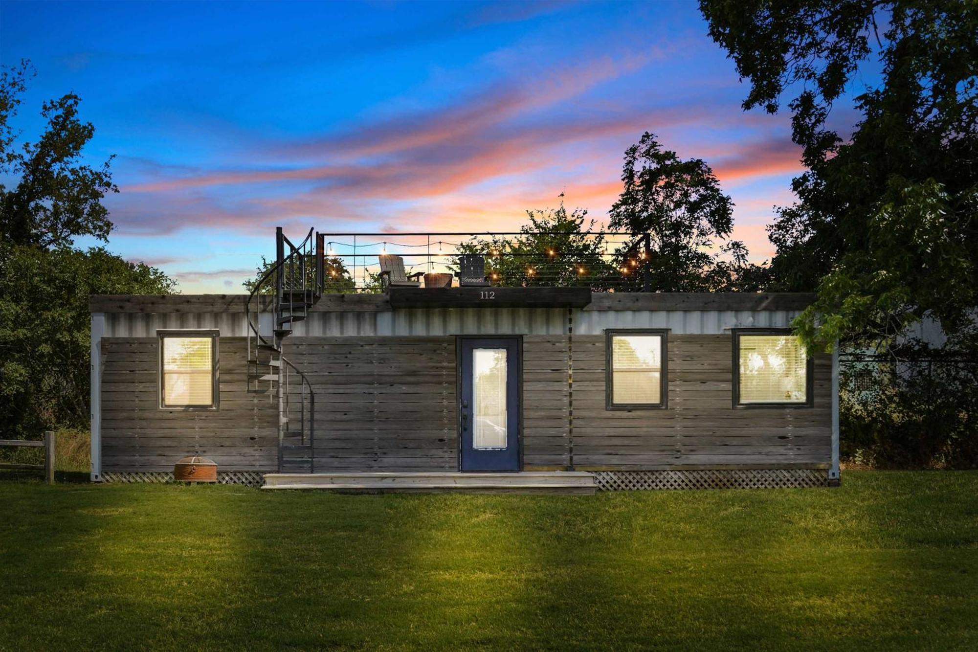 The Woods- Container Tiny House 12 Min To Magnolia/Baylor/Downtown Villa Bellmead Ngoại thất bức ảnh